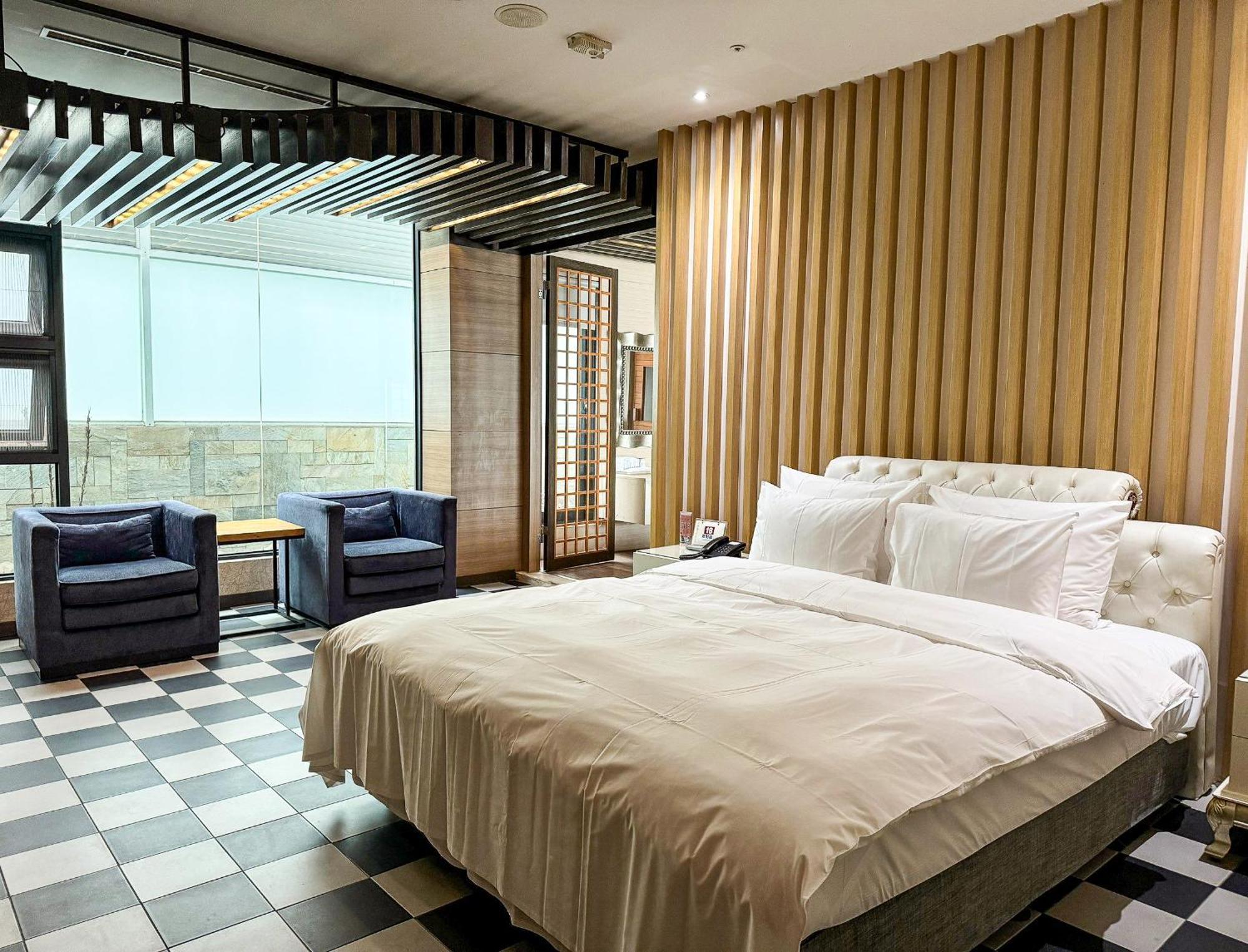 All-Ur Boutique Motel - Taichung Branch Экстерьер фото