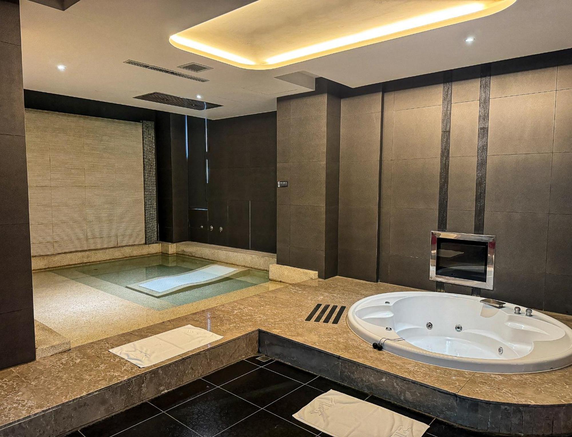 All-Ur Boutique Motel - Taichung Branch Экстерьер фото