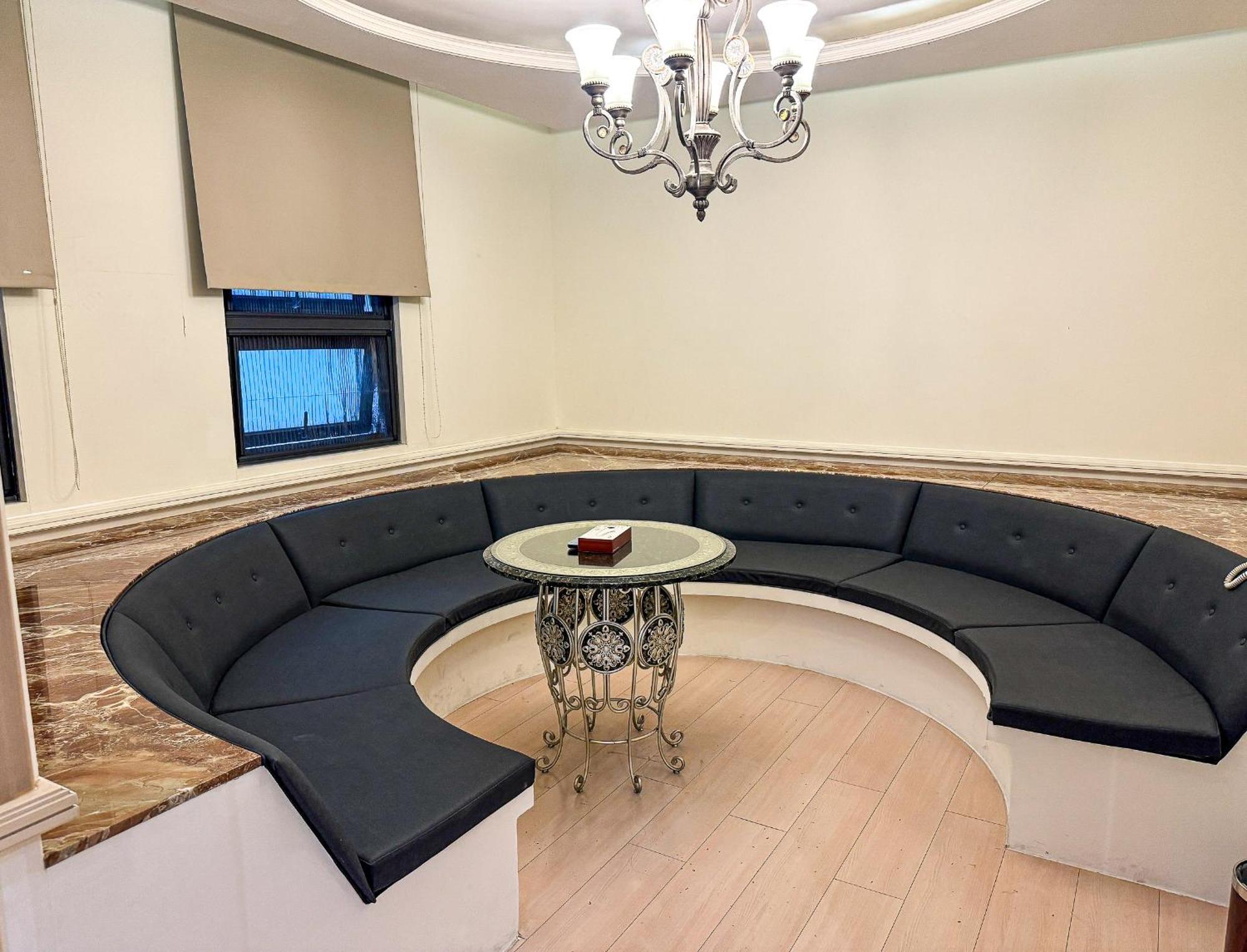 All-Ur Boutique Motel - Taichung Branch Экстерьер фото