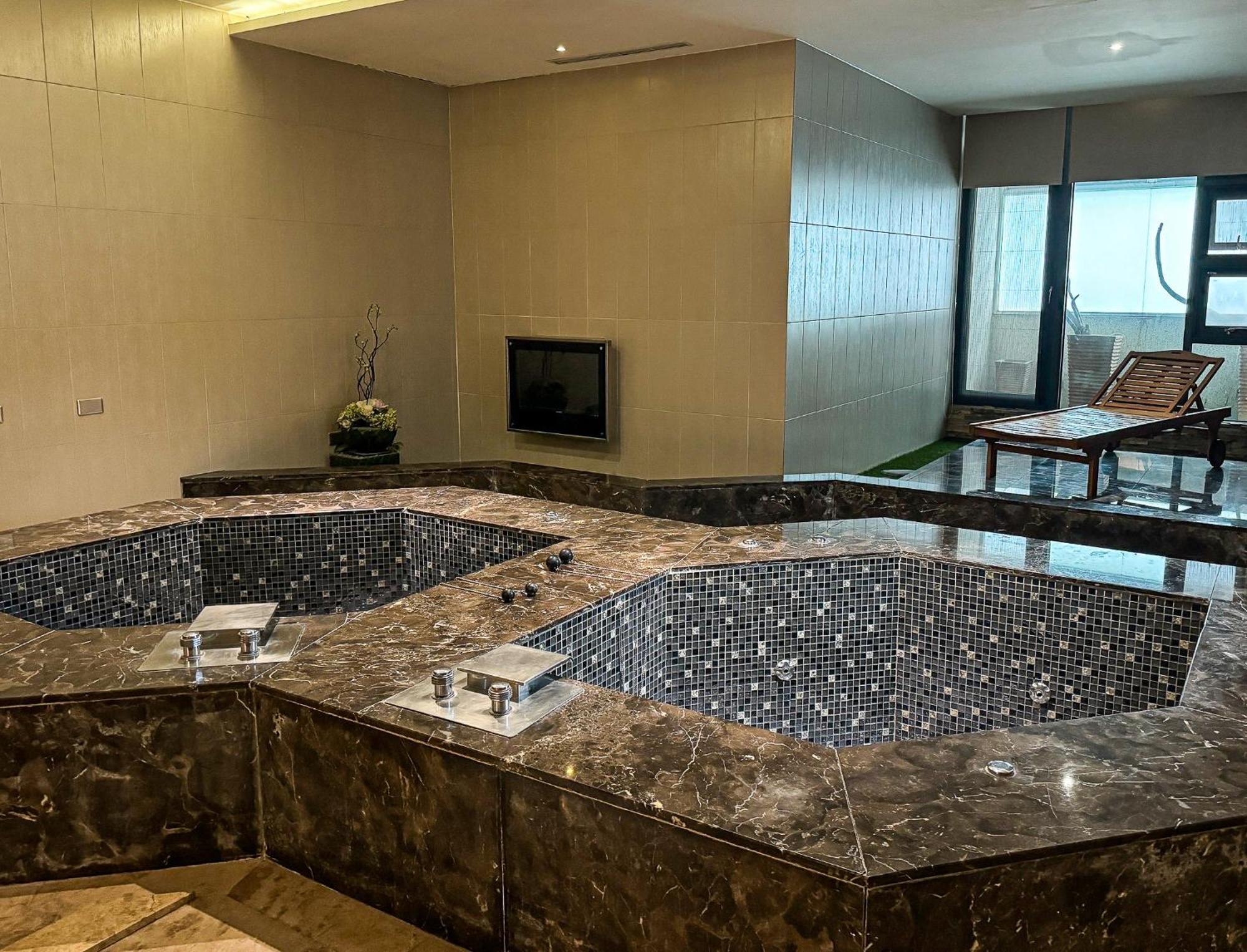 All-Ur Boutique Motel - Taichung Branch Экстерьер фото