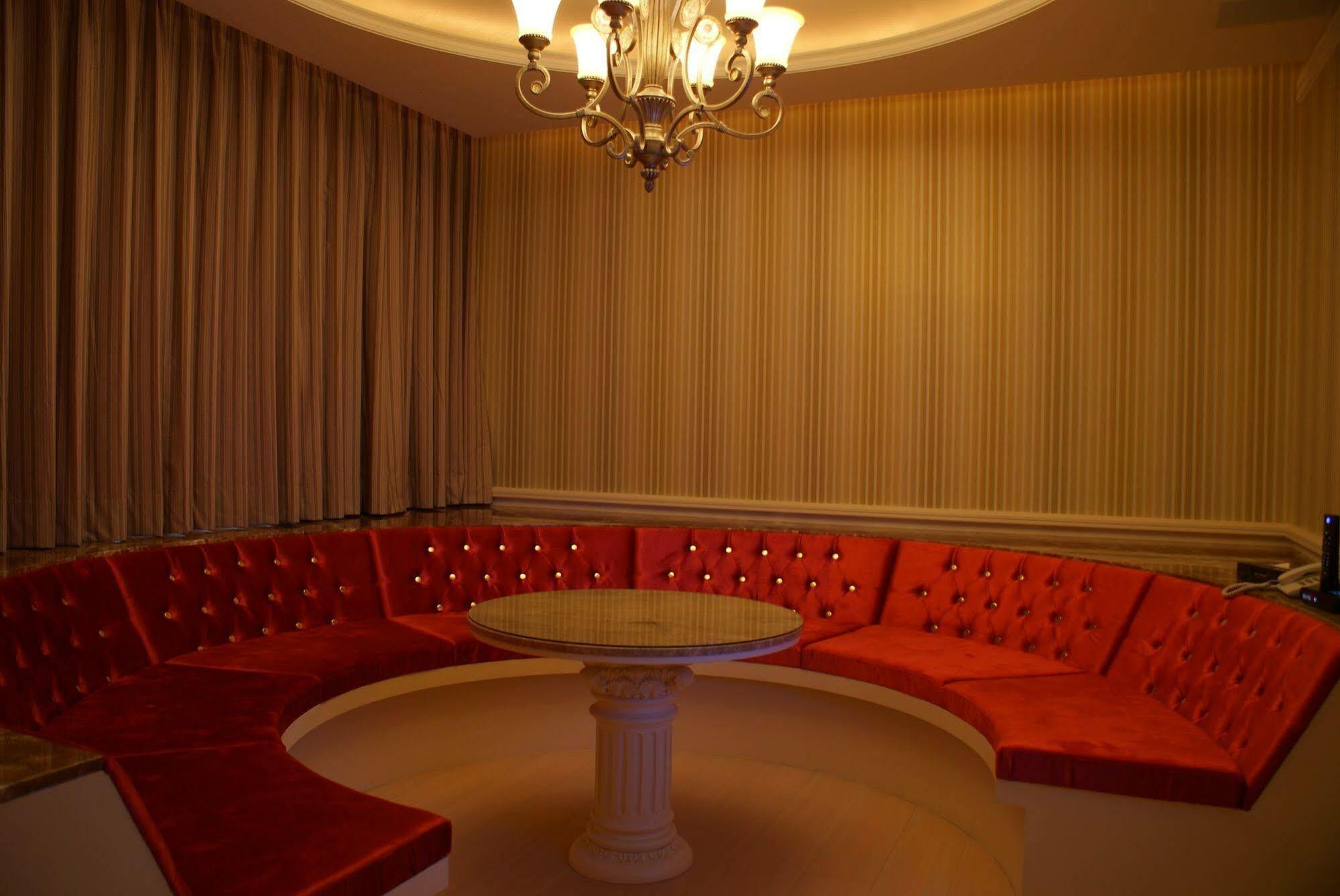 All-Ur Boutique Motel - Taichung Branch Экстерьер фото