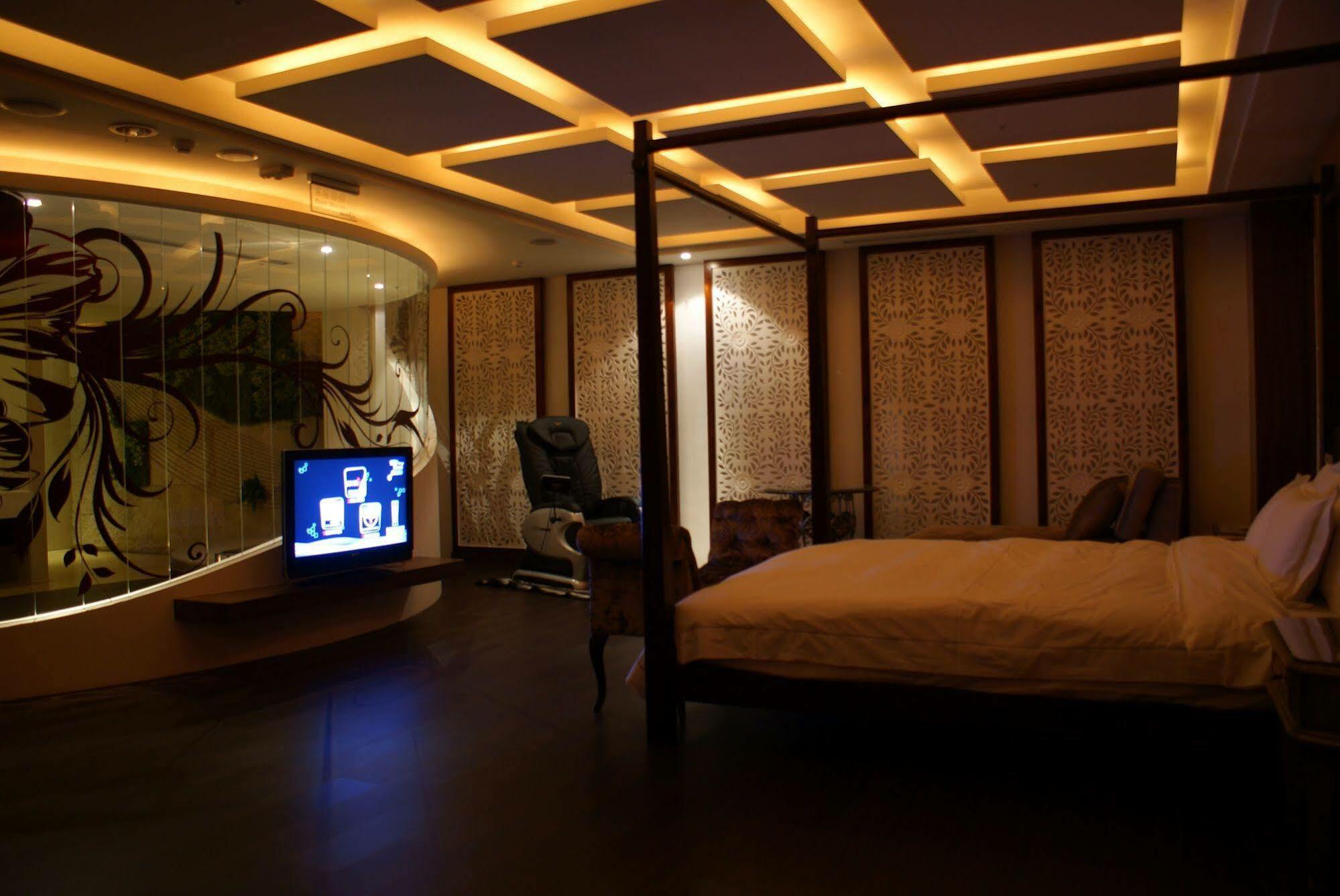 All-Ur Boutique Motel - Taichung Branch Экстерьер фото