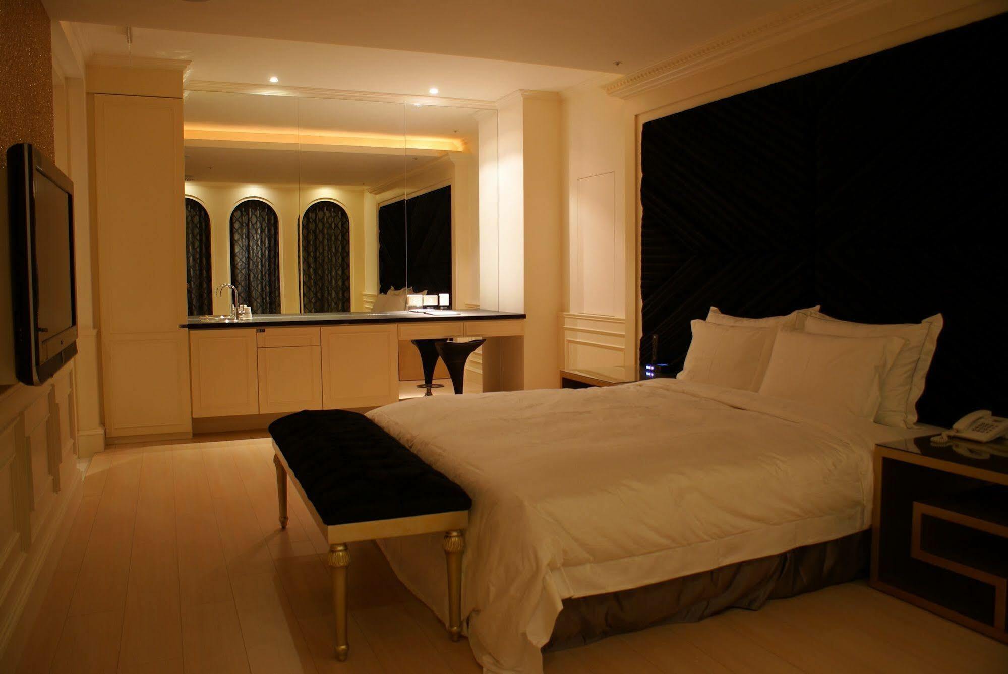 All-Ur Boutique Motel - Taichung Branch Экстерьер фото
