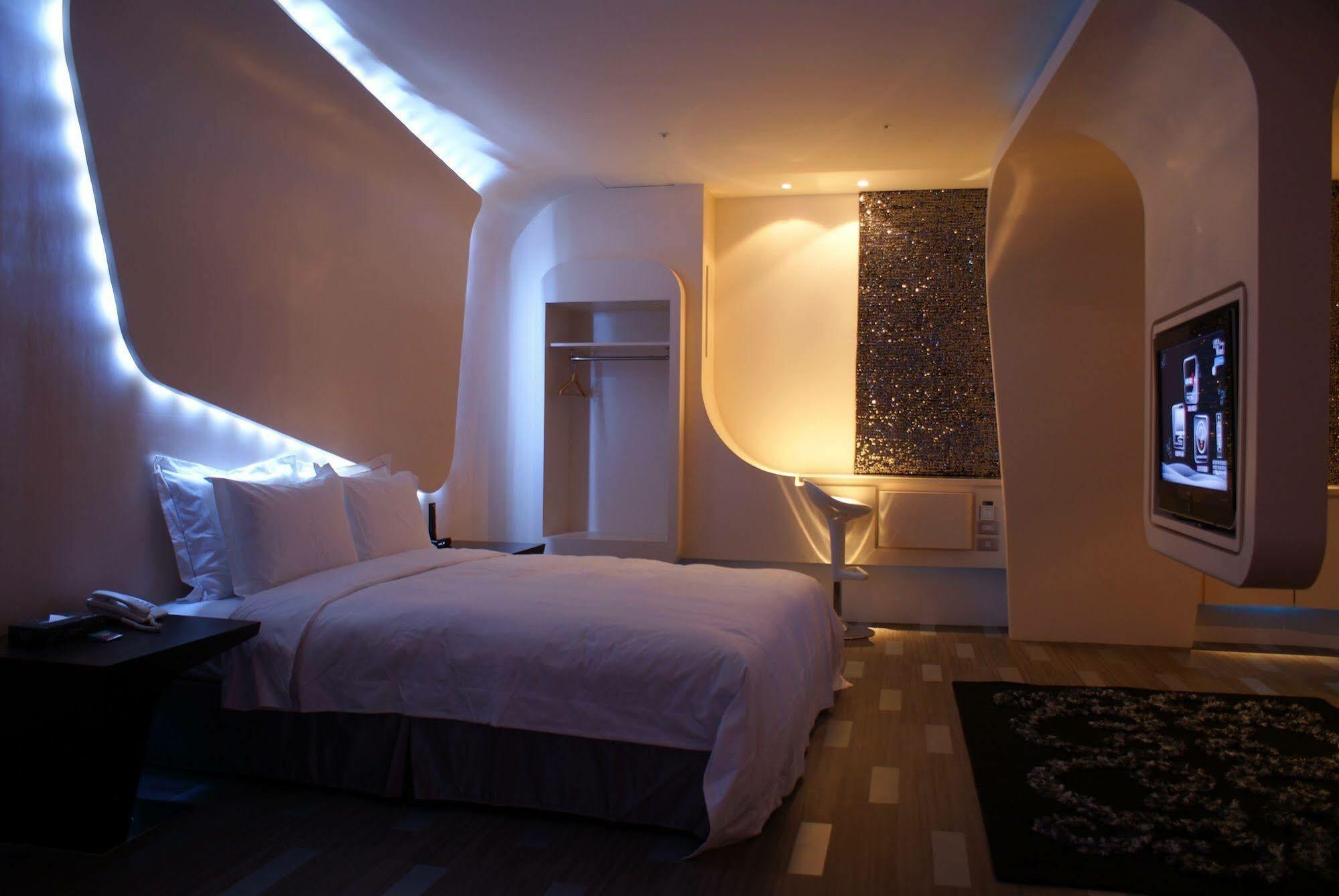 All-Ur Boutique Motel - Taichung Branch Экстерьер фото